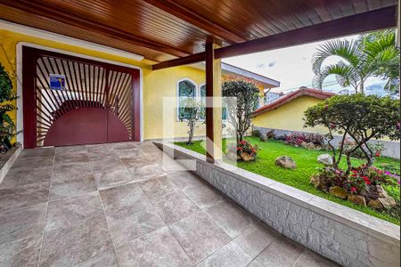 Casa à venda com 336m², 3 quartos e 4 vagas Casa à venda com 336m², 3 quartos e 4 vagasFachada
