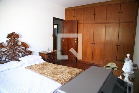 Casa à venda com 364m², 3 quartos e 7 vagasQuarto 2