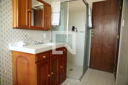 Casa à venda com 364m², 3 quartos e 7 vagasBanheiro sa Suíte 