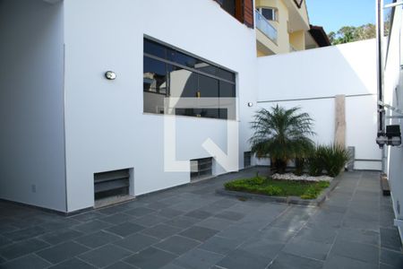 Casa à venda com 364m², 3 quartos e 7 vagasFachada Vista interna 
