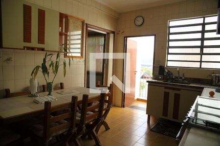 Casa à venda com 364m², 3 quartos e 7 vagasCozinha 