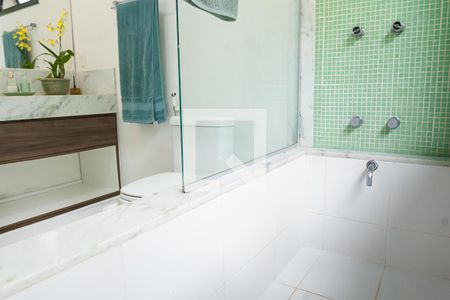 Casa de condomínio à venda com 400m², 4 quartos e 4 vagas Casa de condomínio à venda com 400m², 4 quartos e 4 vagasbanheiro suíte