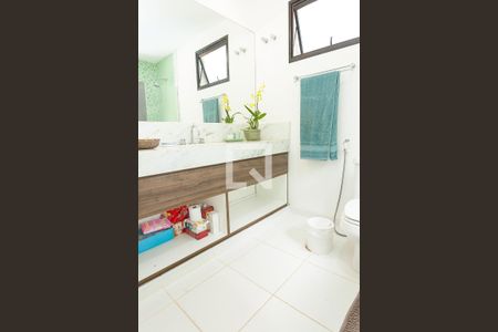 Casa de condomínio à venda com 400m², 4 quartos e 4 vagas Casa de condomínio à venda com 400m², 4 quartos e 4 vagasbanheiro suíte