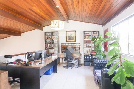 Casa de condomínio à venda com 400m², 4 quartos e 4 vagas Casa de condomínio à venda com 400m², 4 quartos e 4 vagasEscritório