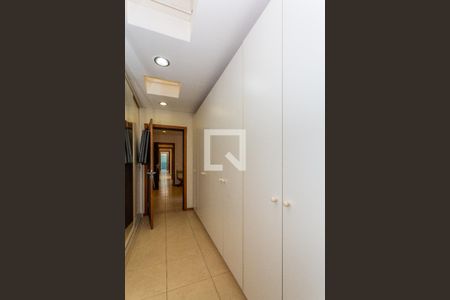 Casa para alugar com 340m², 3 quartos e 4 vagas Casa para alugar com 340m², 3 quartos e 4 vagasSuíte 3 Master - Closet