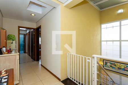 Casa para alugar com 340m², 3 quartos e 4 vagas Casa para alugar com 340m², 3 quartos e 4 vagasCorredor acesso suítes