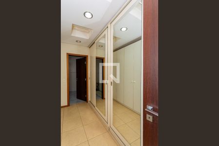 Casa para alugar com 340m², 3 quartos e 4 vagas Casa para alugar com 340m², 3 quartos e 4 vagasSuíte 3 Master - Closet