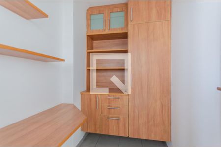 Apartamento à venda com 122m², 3 quartos e 2 vagas Apartamento à venda com 122m², 3 quartos e 2 vagasQuarto de Serviço