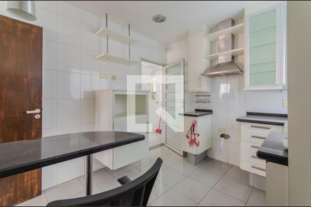 Apartamento à venda com 122m², 3 quartos e 2 vagas Apartamento à venda com 122m², 3 quartos e 2 vagasCozinha