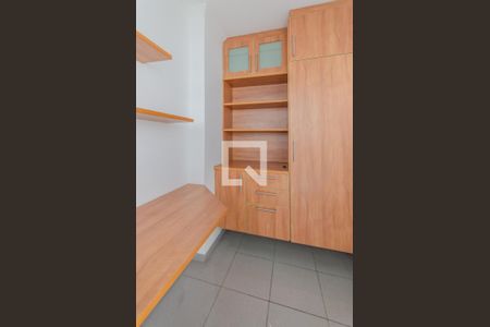 Apartamento à venda com 122m², 3 quartos e 2 vagas Apartamento à venda com 122m², 3 quartos e 2 vagasQuarto de Serviço