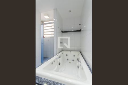 Apartamento à venda com 122m², 3 quartos e 2 vagas Apartamento à venda com 122m², 3 quartos e 2 vagasBanheiro da Suíte