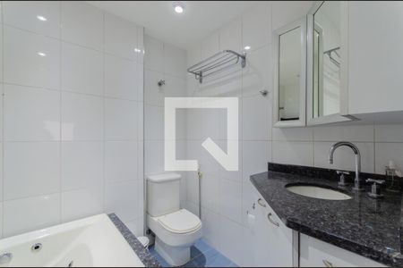 Apartamento à venda com 122m², 3 quartos e 2 vagas Apartamento à venda com 122m², 3 quartos e 2 vagasBanheiro da Suíte