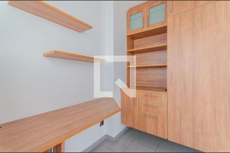 Apartamento à venda com 122m², 3 quartos e 2 vagas Apartamento à venda com 122m², 3 quartos e 2 vagasQuarto de Serviço