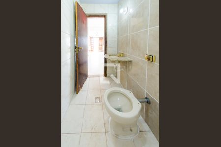 Banheiro social 1 de casa para alugar com 4 quartos, 360m² em Santa Lúcia, Belo Horizonte