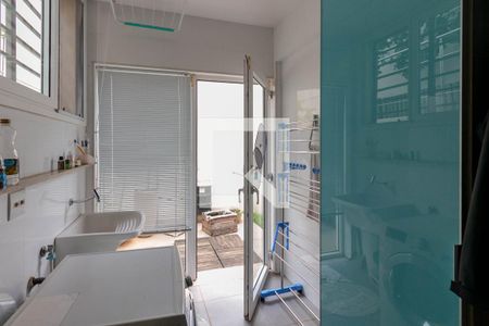 Casa à venda com 327m², 4 quartos e 4 vagas Casa à venda com 327m², 4 quartos e 4 vagasLavanderia