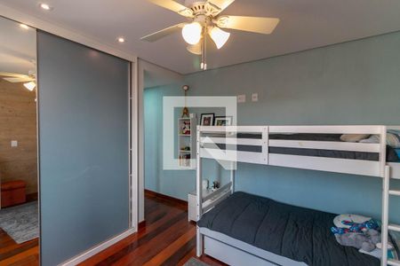 Casa à venda com 327m², 4 quartos e 4 vagas Casa à venda com 327m², 4 quartos e 4 vagasQuarto