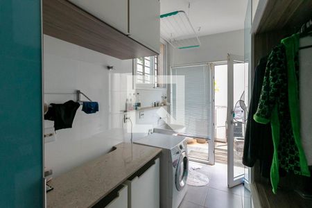 Casa à venda com 327m², 4 quartos e 4 vagas Casa à venda com 327m², 4 quartos e 4 vagasLavanderia