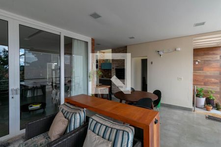 Casa à venda com 327m², 4 quartos e 4 vagas Casa à venda com 327m², 4 quartos e 4 vagasÁrea comum