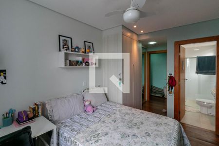 Casa à venda com 327m², 4 quartos e 4 vagas Casa à venda com 327m², 4 quartos e 4 vagasQuarto