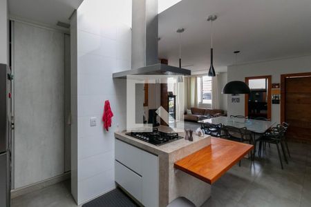 Casa à venda com 327m², 4 quartos e 4 vagas Casa à venda com 327m², 4 quartos e 4 vagasCopa/ cozinha