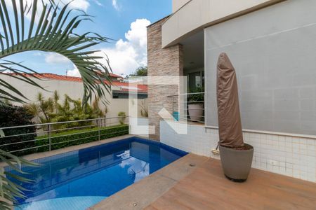 Casa à venda com 327m², 4 quartos e 4 vagas Casa à venda com 327m², 4 quartos e 4 vagasÁrea comum