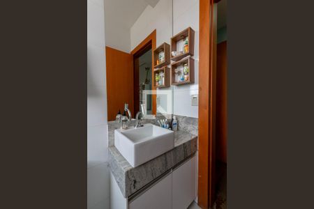 Casa à venda com 327m², 4 quartos e 4 vagas Casa à venda com 327m², 4 quartos e 4 vagasBanheiro Quarto