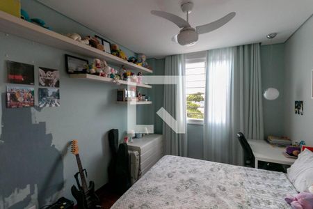 Casa à venda com 327m², 4 quartos e 4 vagas Casa à venda com 327m², 4 quartos e 4 vagasQuarto