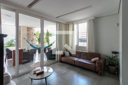 Casa à venda com 327m², 4 quartos e 4 vagas Casa à venda com 327m², 4 quartos e 4 vagasCopa/ cozinha