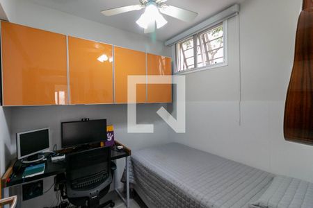 Casa à venda com 327m², 4 quartos e 4 vagas Casa à venda com 327m², 4 quartos e 4 vagasQuarto