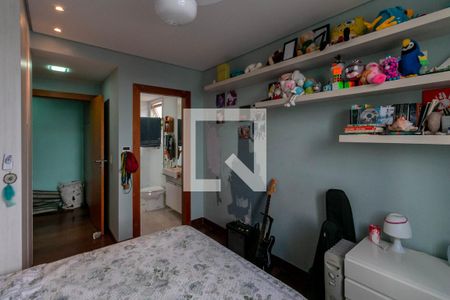 Casa à venda com 327m², 4 quartos e 4 vagas Casa à venda com 327m², 4 quartos e 4 vagasQuarto