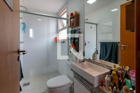 Casa à venda com 327m², 4 quartos e 4 vagas Casa à venda com 327m², 4 quartos e 4 vagasBanheiro Quarto