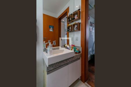 Casa à venda com 327m², 4 quartos e 4 vagas Casa à venda com 327m², 4 quartos e 4 vagasBanheiro Quarto