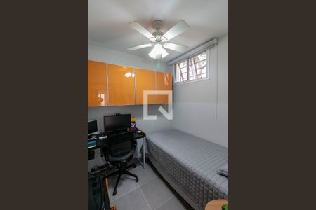 Casa à venda com 327m², 4 quartos e 4 vagas Casa à venda com 327m², 4 quartos e 4 vagasQuarto