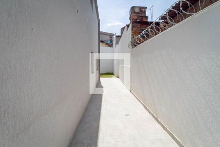 Casa à venda com 190m², 3 quartos e 2 vagas Casa à venda com 190m², 3 quartos e 2 vagasCorredor