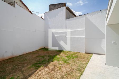 Casa à venda com 190m², 3 quartos e 2 vagas Casa à venda com 190m², 3 quartos e 2 vagasQuintal