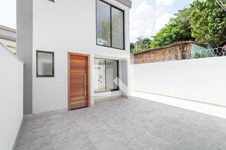 Casa à venda com 190m², 3 quartos e 2 vagas Casa à venda com 190m², 3 quartos e 2 vagasEntrada