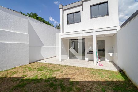 Casa à venda com 190m², 3 quartos e 2 vagas Casa à venda com 190m², 3 quartos e 2 vagasQuintal