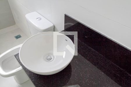 Casa à venda com 190m², 3 quartos e 2 vagas Casa à venda com 190m², 3 quartos e 2 vagasBanheiro social