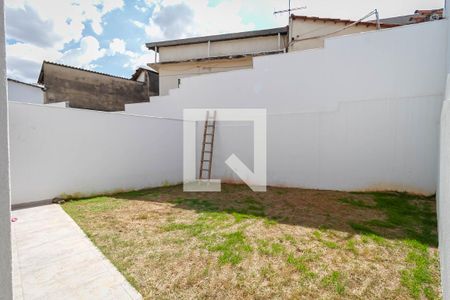 Casa à venda com 190m², 3 quartos e 2 vagas Casa à venda com 190m², 3 quartos e 2 vagasQuintal