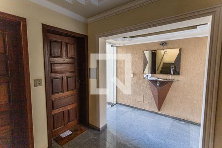 Apartamento à venda com 250m², 4 quartos e 2 vagas Apartamento à venda com 250m², 4 quartos e 2 vagasHall de entrada