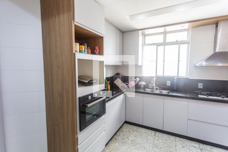 Apartamento à venda com 250m², 4 quartos e 2 vagas Apartamento à venda com 250m², 4 quartos e 2 vagasCozinha