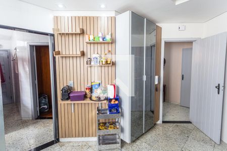 Apartamento à venda com 250m², 4 quartos e 2 vagas Apartamento à venda com 250m², 4 quartos e 2 vagasCozinha