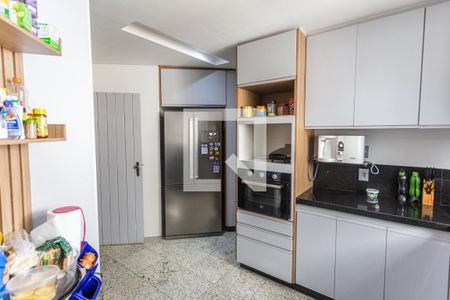 Apartamento à venda com 250m², 4 quartos e 2 vagas Apartamento à venda com 250m², 4 quartos e 2 vagasCozinha