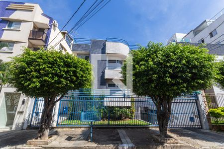 Apartamento à venda com 250m², 4 quartos e 2 vagas Apartamento à venda com 250m², 4 quartos e 2 vagasFachada