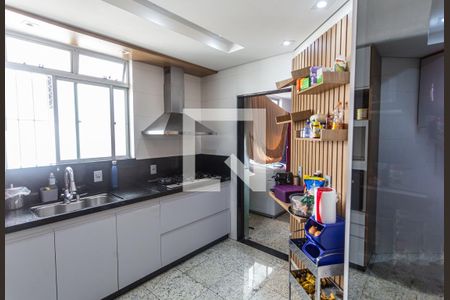 Apartamento à venda com 250m², 4 quartos e 2 vagas Apartamento à venda com 250m², 4 quartos e 2 vagasCozinha