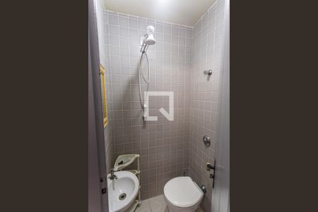 Apartamento à venda com 250m², 4 quartos e 2 vagas Apartamento à venda com 250m², 4 quartos e 2 vagasBanheiro de serviço