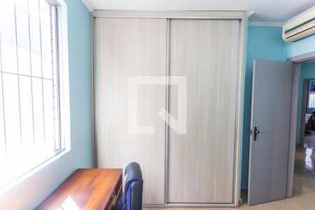 Apartamento à venda com 250m², 4 quartos e 2 vagas Apartamento à venda com 250m², 4 quartos e 2 vagasArmário do Quarto 2