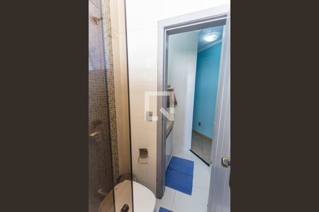 Apartamento à venda com 250m², 4 quartos e 2 vagas Apartamento à venda com 250m², 4 quartos e 2 vagasBanheiro Social