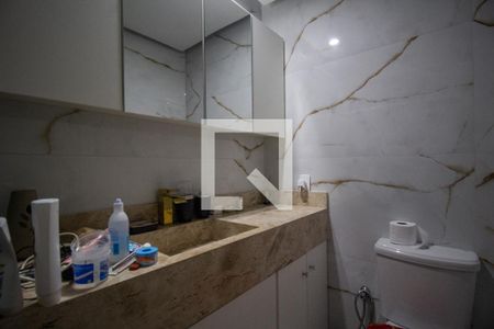Casa de condomínio à venda com 210m², 3 quartos e 2 vagas Casa de condomínio à venda com 210m², 3 quartos e 2 vagasBanheiro da Suíte 1