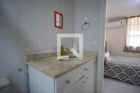 Casa de condomínio à venda com 210m², 3 quartos e 2 vagas Casa de condomínio à venda com 210m², 3 quartos e 2 vagasBanheiro da Suíte 2